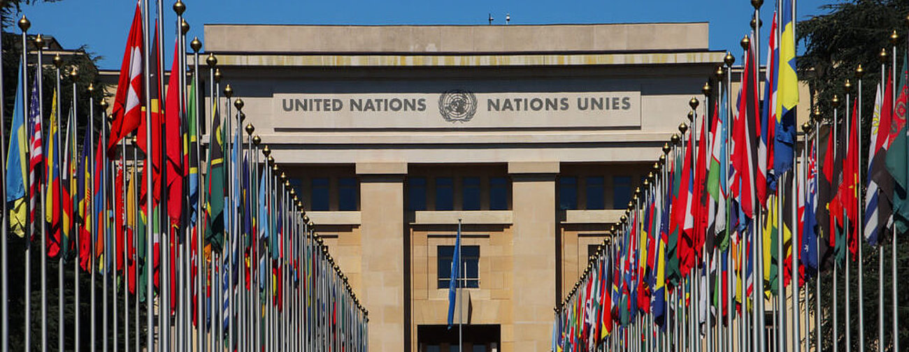 Höchste Zeit für einen UN-Treaty zu Wirtschaft und Menschenrechten Gebäude der Vereinten Nationen in Genf als Symbol für die Verhandlungen über einen verbindlichen UN-Treaty zu Wirtschaft und Menschenrechten.