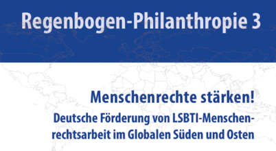 Das Cover der Studie „Regenbogen-Philanthropie 3: Menschenrechte stärken!“ zeigt eine dunkelblaue Weltkarte, auf der die Umrisse der Länder durch zickzackartige feine Linien hervorgehoben sind. Diese Darstellung symbolisiert die weltweite Unterstützung für LSBTI-Menschenrechtsarbeit im Globalen Süden und Osten.