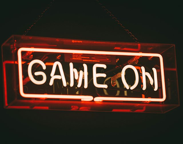 Leuchtschrift "Game on"